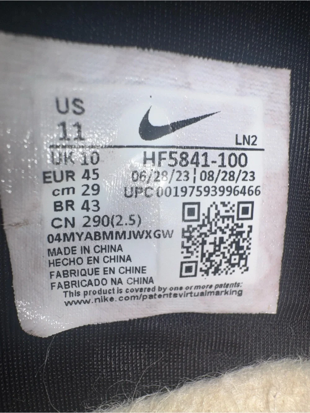 Nike White & Black Men’s Low-Top Zoom Tennis Sneakers